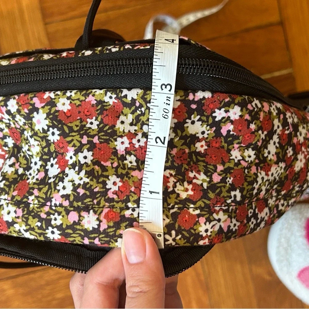 Nike Tanjun Backpack Black Floral Expandable with Laptop Sleeve Urban Outfitters - Picture 8 of 8
